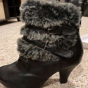 Women’s fur booties